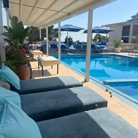 Hotel Gjoci 3*