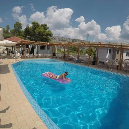 Gjoci Hotel 3*
